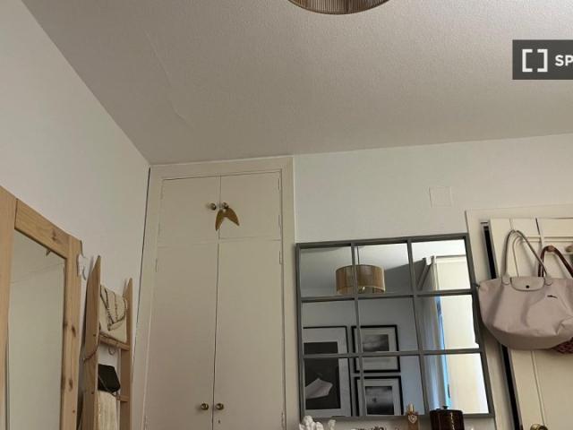 Habitación en piso compartido en alquiler en Almagro, Madrid
