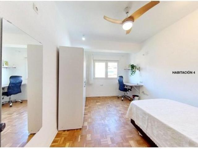 HABITACIÓN EN PISO COMPARTIDO, AYORA ZONA UNIVERSITARIA