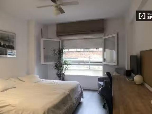 Habitación en piso compartido, Castillejos, Madrid