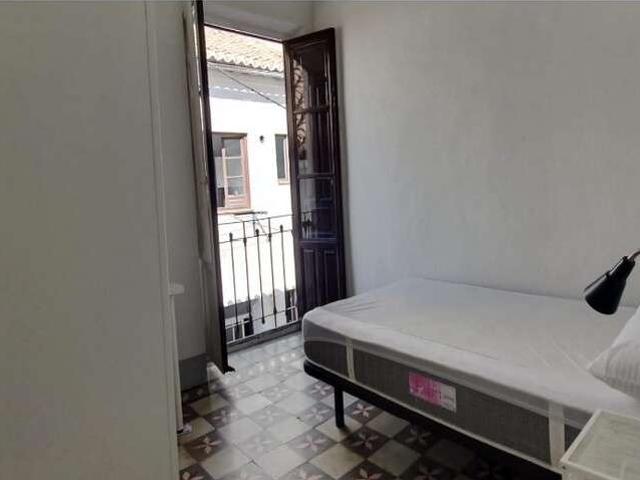 Habitación en piso compartido, Centro Sagrario, Granada