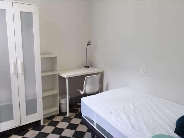 Habitación en piso compartido, Centro Sagrario, Granada