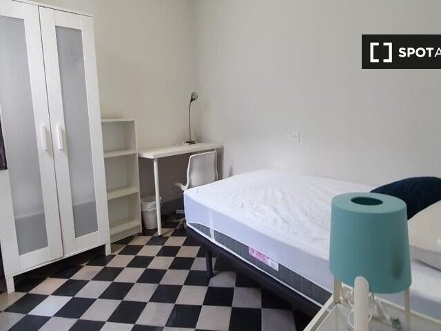 Habitación en piso compartido, Centro Sagrario, Granada