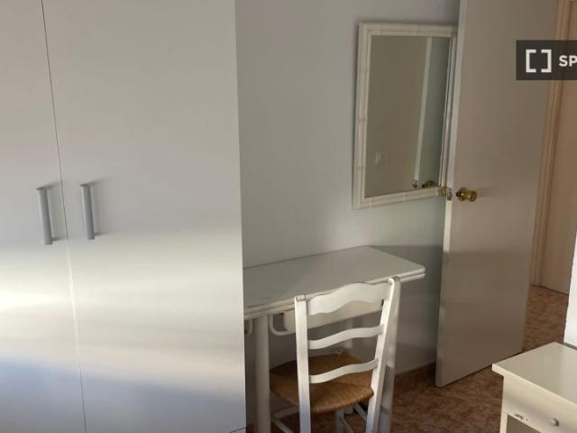 Habitación en piso compartido de 4 habitaciones, Alicante