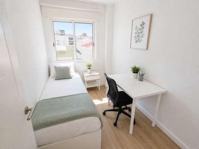 Habitación en piso compartido de 4 habitaciones en Valdezarza, Madrid