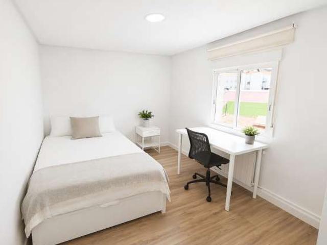 Habitación en piso compartido en alquiler en Valdezarza, Madrid