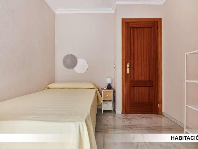Habitación en piso compartido de 4 habitaciones en Villegas, Sevilla