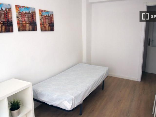 Habitación en piso compartido de 4 habitaciones en Abrantes, Madrid