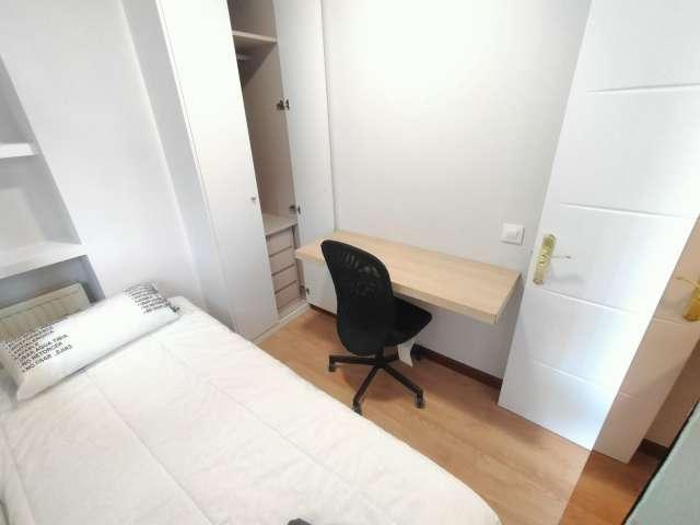 Habitación en piso compartido de 4 habitaciones en Almenara, Madrid