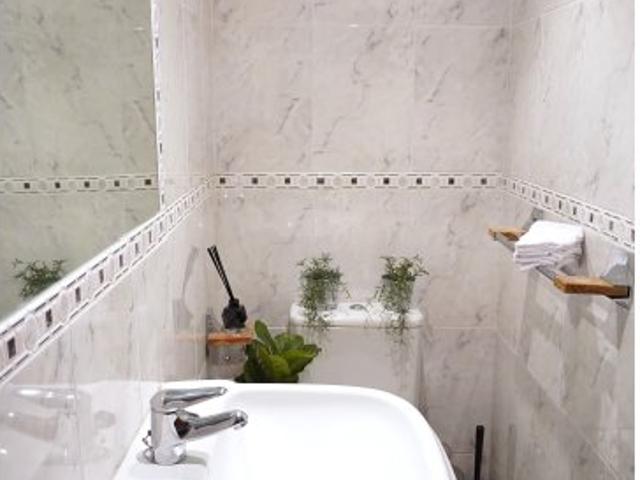 Habitación en piso compartido de 4 habitaciones en alquiler en Valverde, Madrid