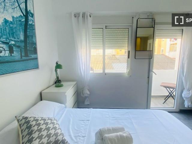Habitación en piso compartido de 4 habitaciones en alquiler en Albors