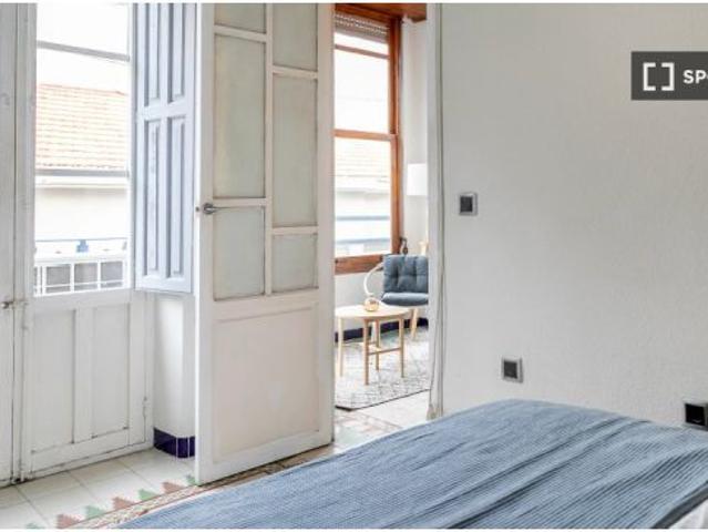 Habitación en piso compartido de 4 habitaciones en alquiler en Alicante, solo para profesionales y e