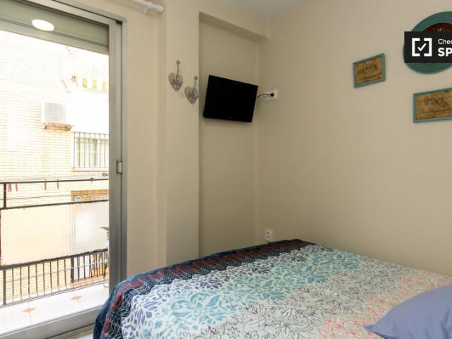 Habitación en piso compartido de 4 habitaciones en alquiler en Angustias Chana