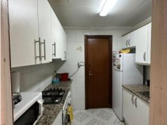Habitación en piso compartido de 4 habitaciones en alquiler en Collblanc, Barcelona