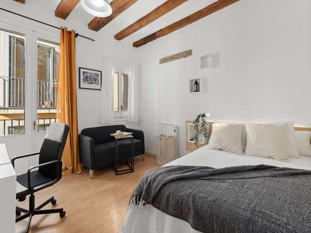 Habitación en piso compartido de 4 habitaciones en alquiler en El Raval