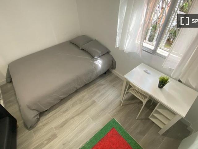 Habitación en piso compartido de 4 habitaciones en alquiler en Los Ángeles