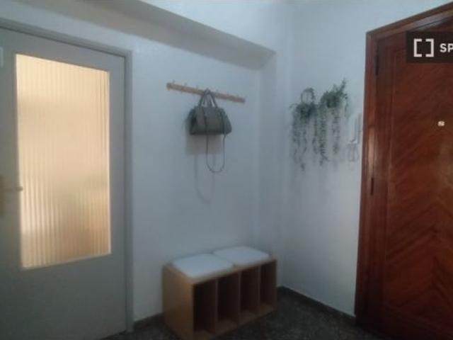 Habitación en piso compartido de 4 habitaciones en alquiler en Moncada, ideal para mujeres y profesi