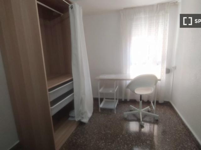 Habitación en piso compartido de 4 habitaciones en alquiler en Moncada