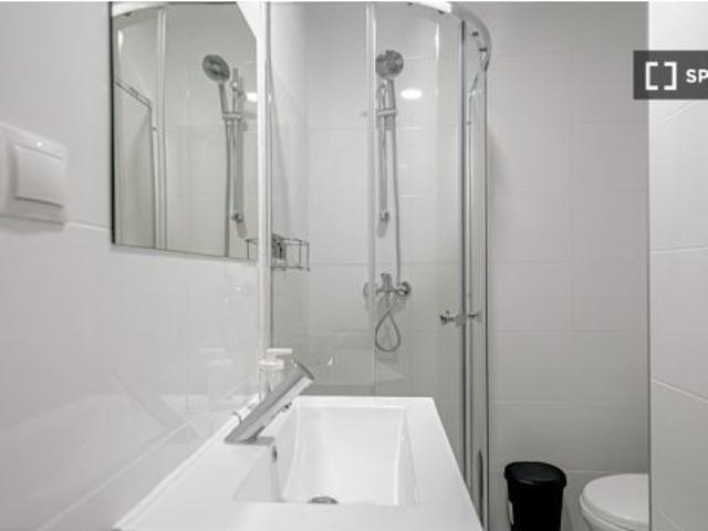 Habitación en piso compartido de 4 habitaciones en alquiler en Moscardó, solo para profesionales