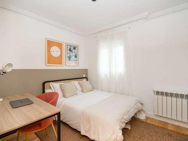 Habitación en piso compartido de 4 habitaciones en alquiler en Nueva España