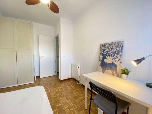 Habitación en piso compartido de 4 habitaciones en alquiler en Opañel, Madrid