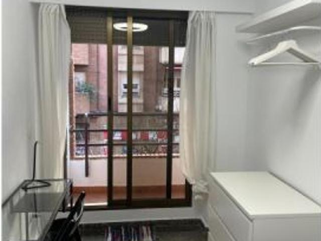 Habitación en piso compartido de 4 habitaciones en alquiler en Russafa, Valencia