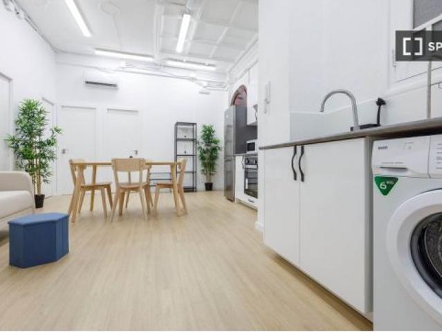 Habitación en piso compartido de 4 habitaciones en alquiler en Sant Francesc