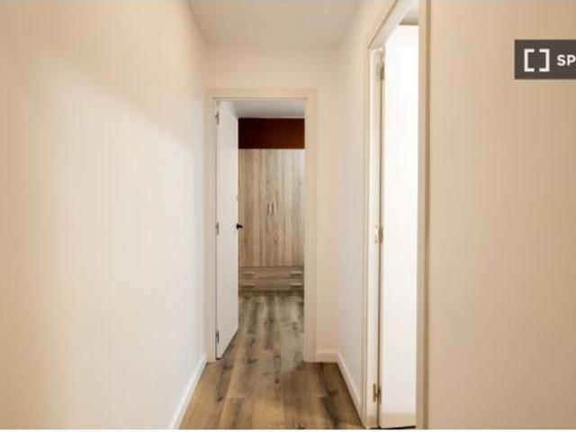 Habitación en piso compartido de 4 habitaciones en alquiler en Sabadell, solo para profesionales o e