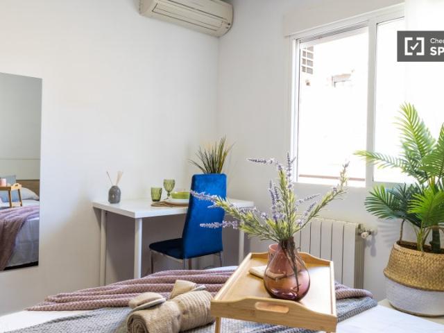 Habitación en piso compartido de 4 habitaciones en Berruguete, Madrid