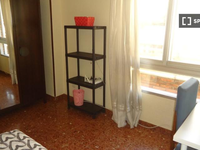 Habitación en piso compartido de 4 habitaciones en Ciudad Jardín, Córdoba