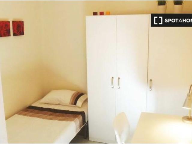 Habitación en piso compartido de 4 habitaciones en Delicias  solo para profesionales y estudiantes