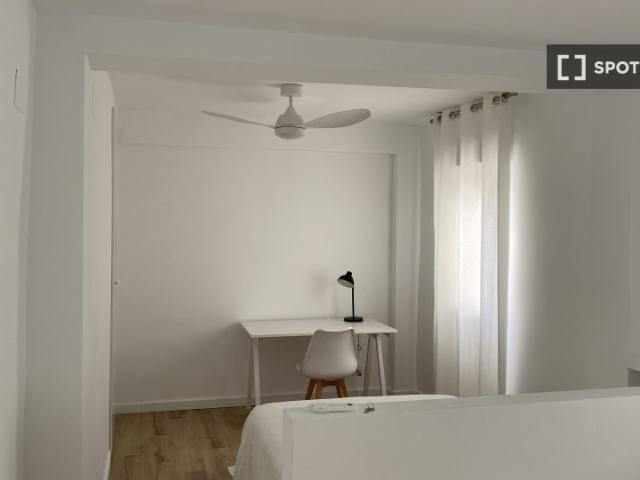 Habitación en piso de 4 dormitorios en El Grau, Valencia