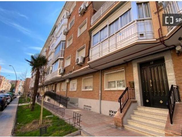 Habitación en piso compartido de 4 habitaciones en Getafe, solo para profesionales