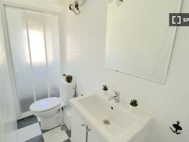 Habitación en piso compartido de 4 habitaciones en La Palmilla, gastos incluidos