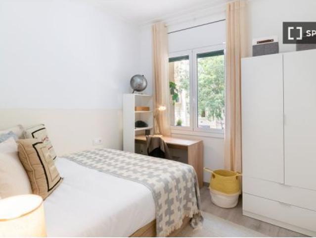 Habitación en piso compartido de 4 habitaciones en La Sagrada Familia, solo para profesionales