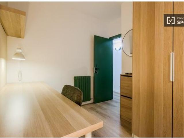 Habitación en piso compartido de 4 habitaciones en La Sagrada Família, todos los gastos incluidos, s