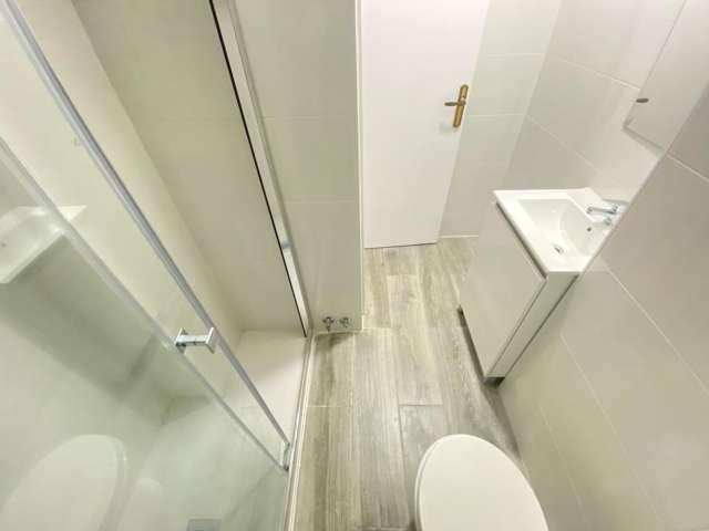 Habitación en piso compartido de 4 habitaciones en Los Rosales, Madrid