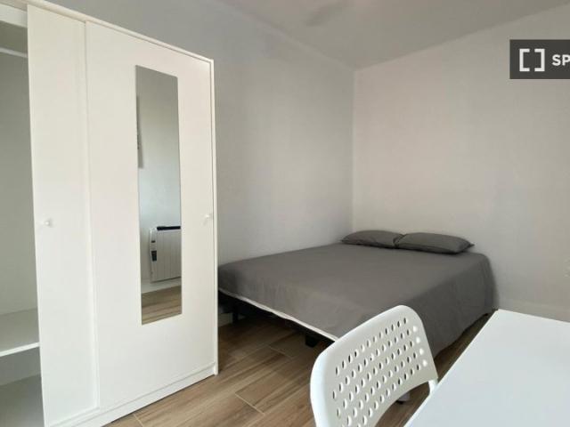 Habitación en piso compartido de 4 habitaciones en Numancia, Madrid