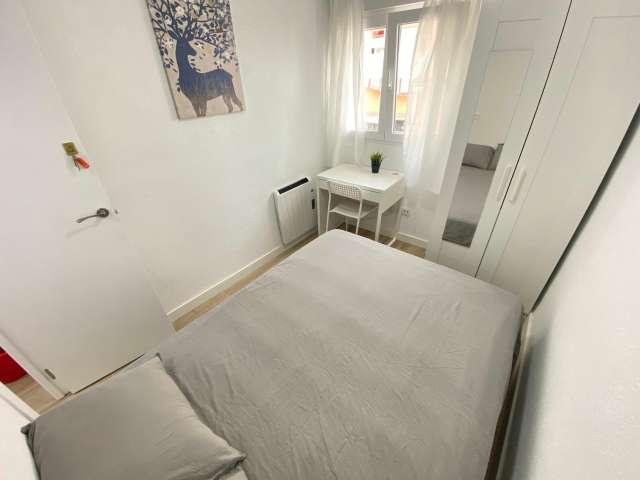 Habitación en piso compartido de 4 habitaciones en Numancia, Madrid