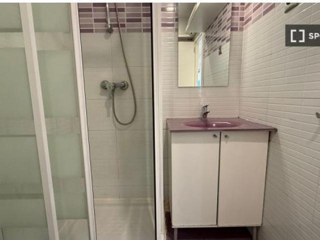 Habitación en piso compartido de 4 habitaciones en Numancia, solo para profesionales o estudiantes