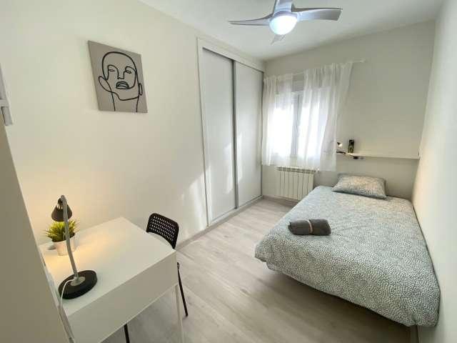 Habitación en piso compartido de 4 habitaciones en Pueblo Nuevo, Madrid