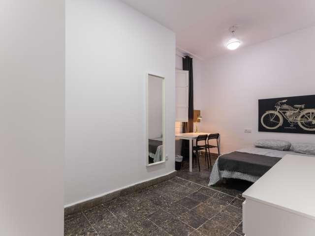 Habitación en piso compartido de 5 camas en alquiler en Russafa