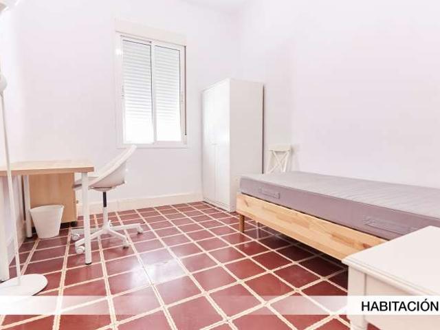 Habitación en piso compartido de 5 camas en el Sector Sur de Sevilla