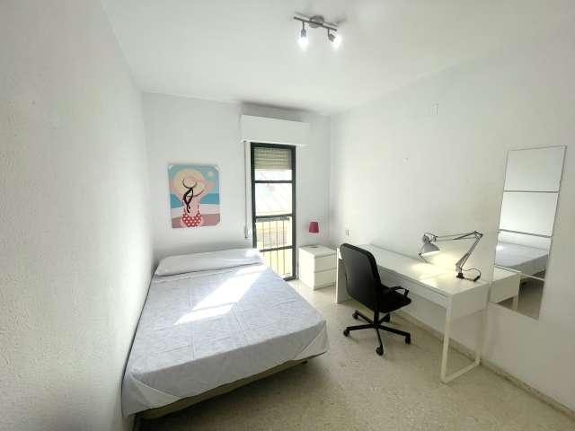 Habitación en piso compartido de 5 habitaciones en alquiler en Triana, Sevilla