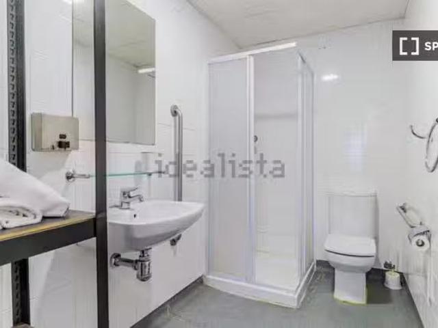 Habitación en piso compartido de 5 habitaciones, Zaragoza