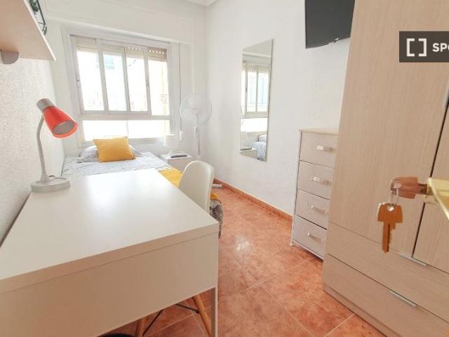 Habitación en piso compartido de 5 habitaciones, Aiora, Valencia