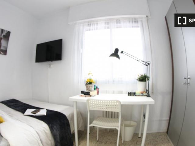 Habitación en piso compartido en alquiler en Aluche, Madrid