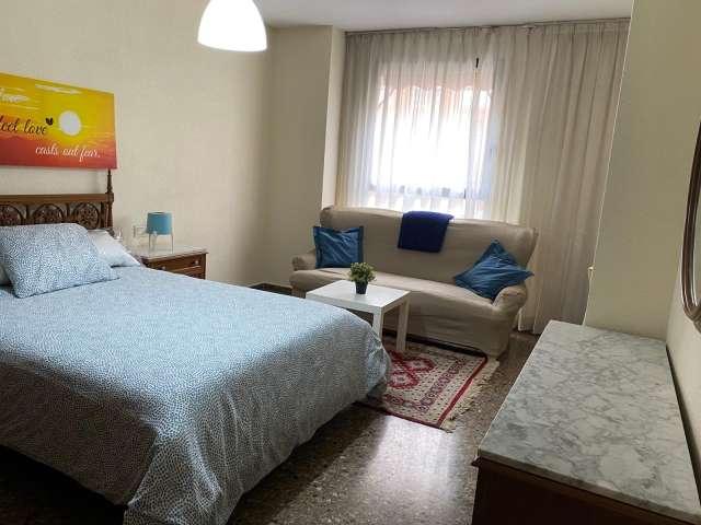 Habitación en piso compartido de 5 habitaciones, Camí Fondo, Valencia