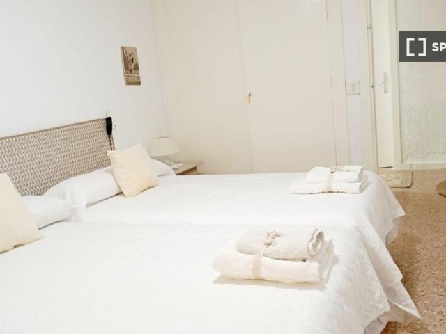 Habitación en piso compartido de 5 habitaciones, Centro Histórico, Almería