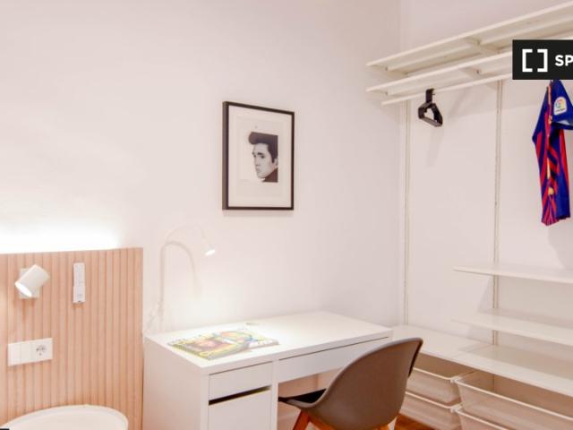 Habitación en piso compartido de 5 habitaciones, El Raval