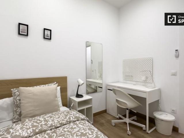 Habitación en piso compartido de 5 habitaciones, El Raval